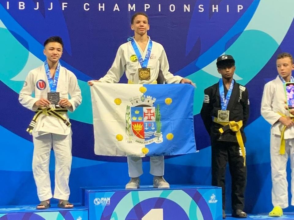 Atleta apoiado pela prefeitura é campeão kids de Jiu-jítsu