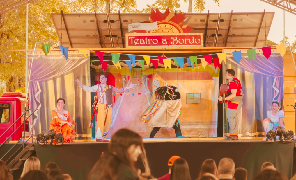 Teatro a Bordo chega em Itaguaí com sua Caixola Brincante