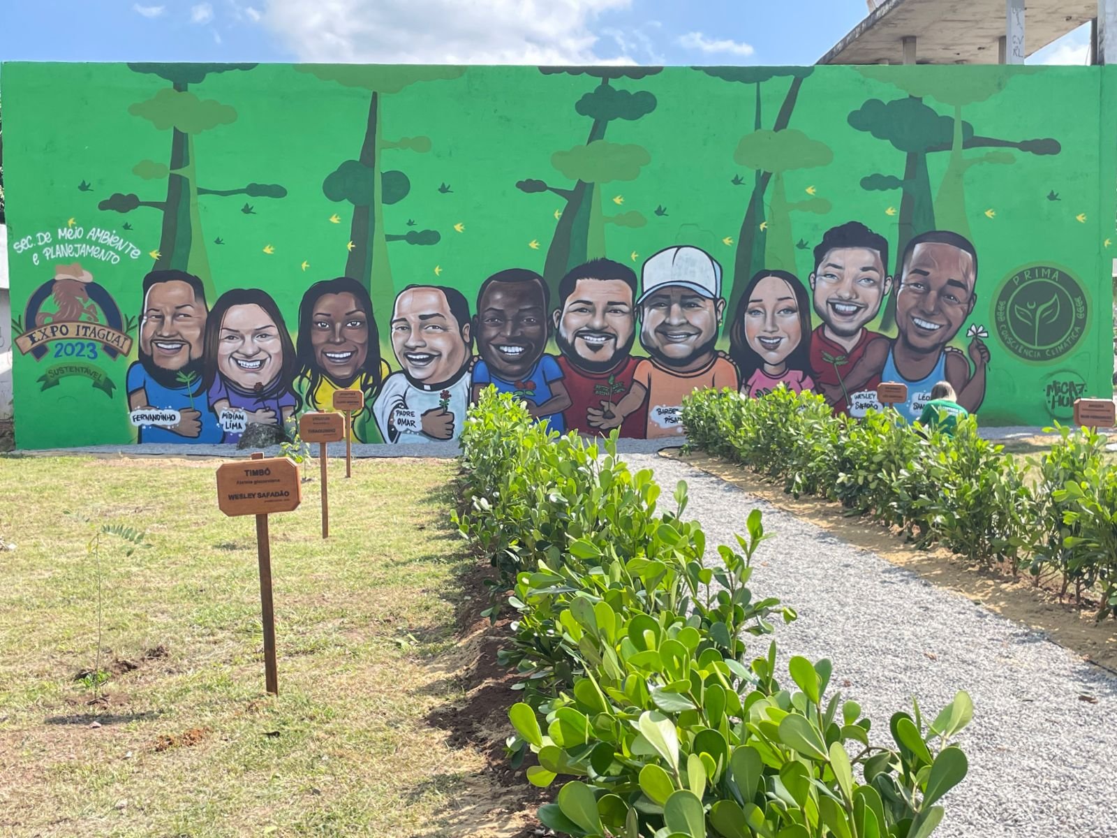 Itaguaí transplanta mudas recebidas por artistas na Expo 2023 no dia da Árvore