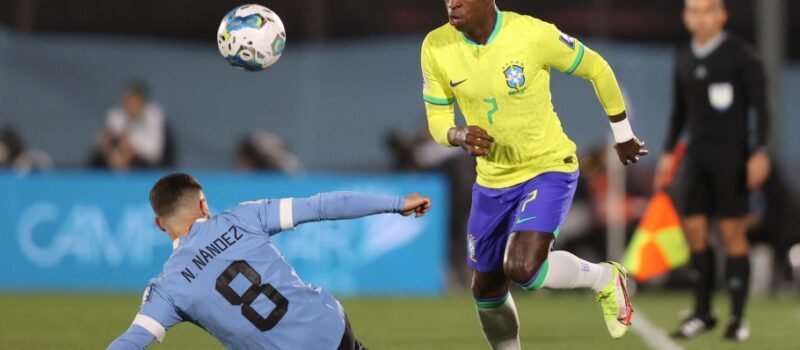 A Seleção Brasileira sofre uma derrota nas Eliminatórias diante do Uruguai