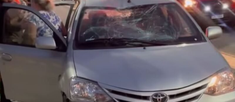 Carro invade ciclovia e deixa feridos em Copacabana