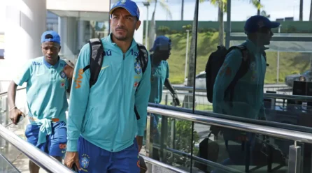Seleção Brasileira Chega a Salvador Após Empate nas Eliminatórias e Se Prepara para Enfrentar o Uruguai