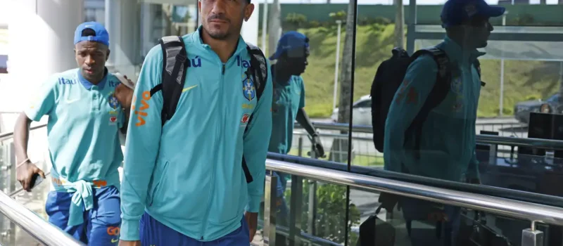 Seleção Brasileira Chega a Salvador Após Empate nas Eliminatórias e Se Prepara para Enfrentar o Uruguai