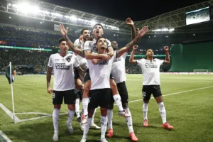 Botafogo vence Palmeiras por 3 a 1 e reassume liderança do Brasileirão