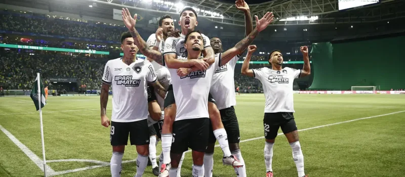 Botafogo vence Palmeiras por 3 a 1 e reassume liderança do Brasileirão