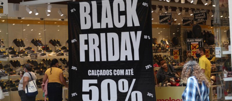 Nove em cada dez brasileiros planejam aproveitar a Black Friday 2024