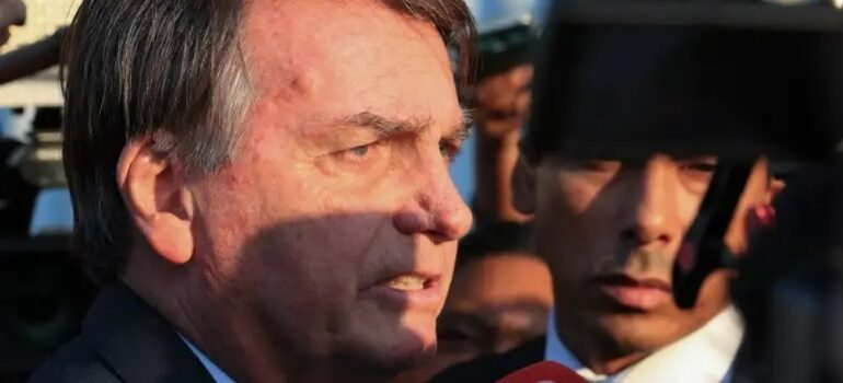 Bolsonaro atuou de forma “direta e efetiva” para tentativa de golpe, diz PF
