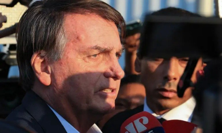 Bolsonaro atuou de forma “direta e efetiva” para tentativa de golpe, diz PF