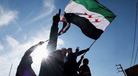 Multidões comemoram queda de Bashar al-Assad após 24 anos no poder na Síria