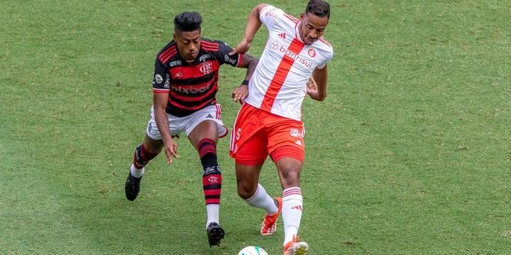 Brasileirão 2024: Flamengo derrota Internacional e tira time gaúcho da disputa pelo título brasileiro