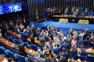 Senado aprova destinação de 2% do PNHU para regularização de favelas e áreas de invasão