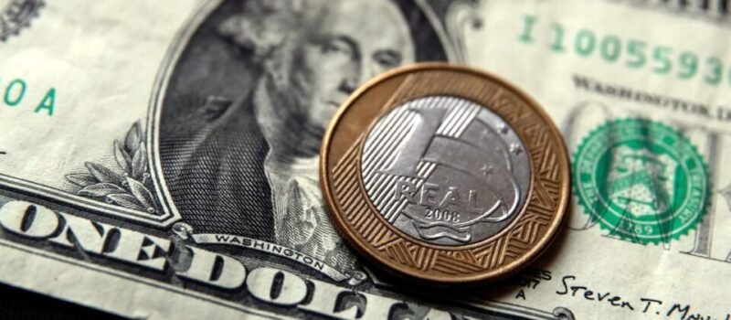 Dólar atinge novo recorde nominal do Plano Real e Bolsa supera 127 mil pontos