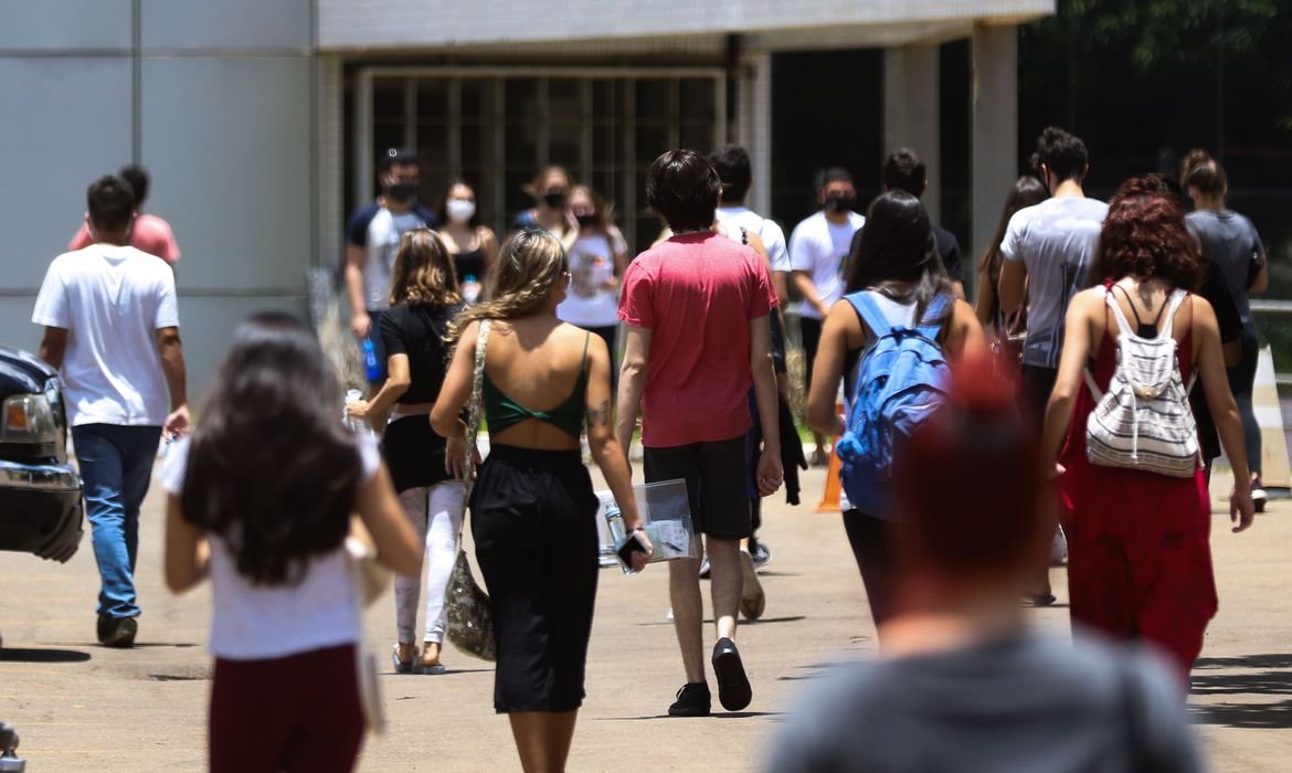 Pesquisa da Febraban revela percepção mista dos brasileiros sobre o futuro do país
